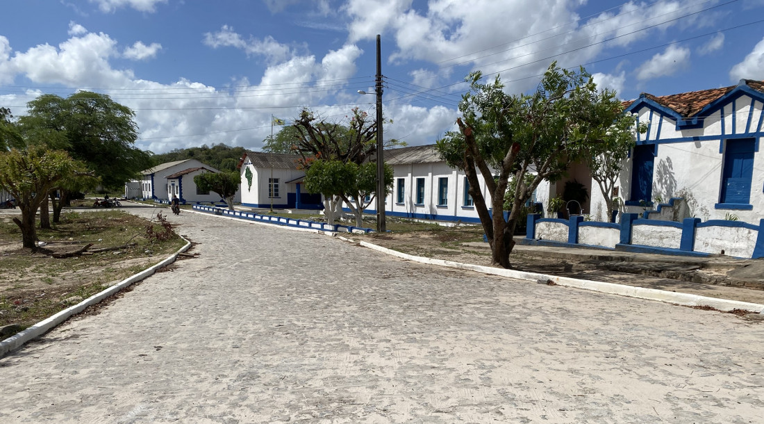 Governo de Sergipe executa pavimentação granítica em antiga vila operária no baixo São Francisco