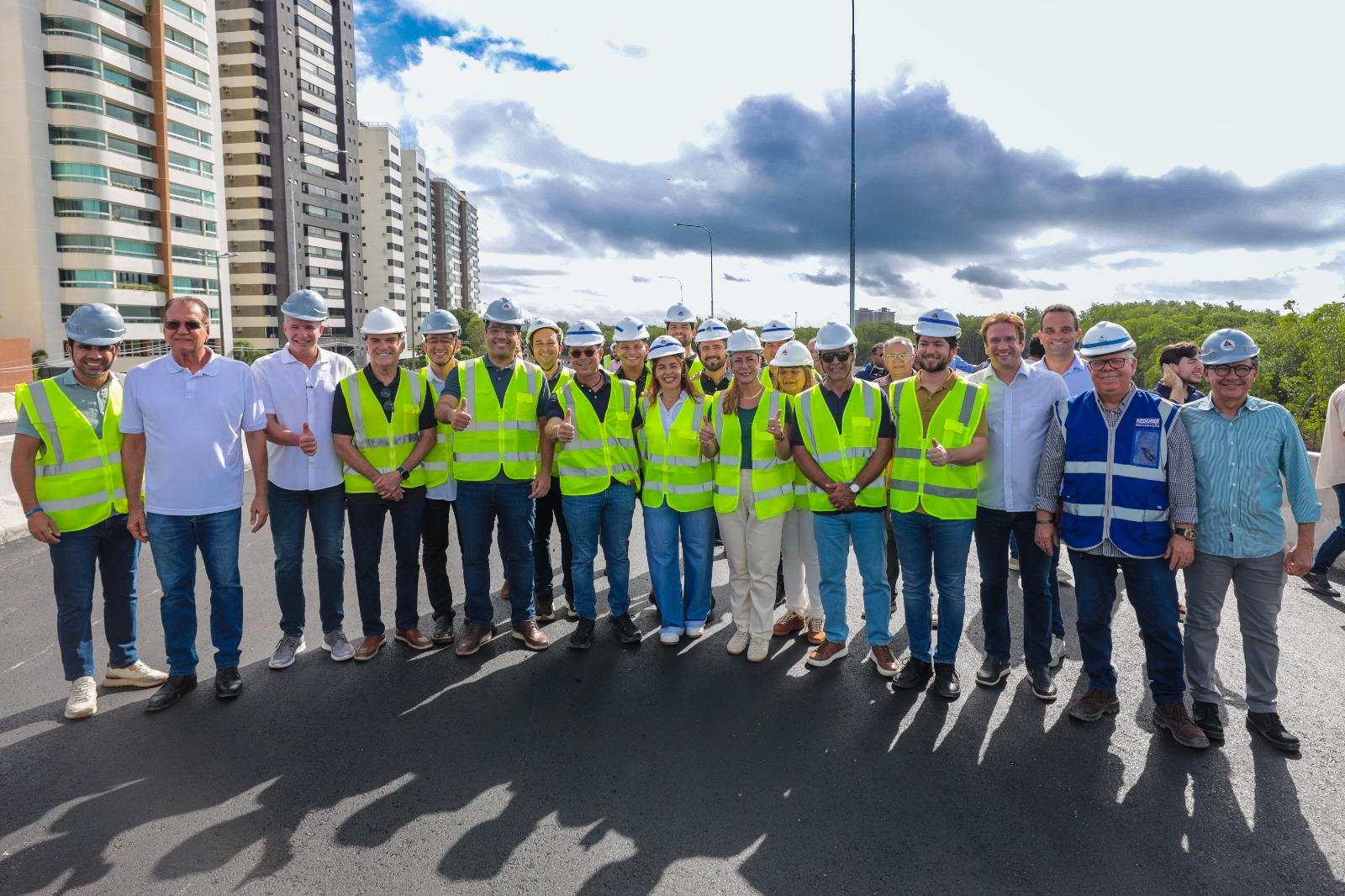 Governador vistoria viaduto do Complexo Viário Senadora Maria do Carmo Alves e confirma entrega em 27 de maio