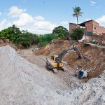 Com andamento da obra e volume de chuvas registrado no último mês, a Defesa Civil Estadual orientou a prefeitura a interditar mais duas casas por questões de segurança . Foto: Ascom/Defesa Civil