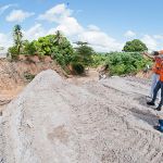 Com andamento da obra e volume de chuvas registrado no último mês, a Defesa Civil Estadual orientou a prefeitura a interditar mais duas casas por questões de segurança . Foto: Ascom/Defesa Civil