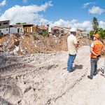 Com andamento da obra e volume de chuvas registrado no último mês, a Defesa Civil Estadual orientou a prefeitura a interditar mais duas casas por questões de segurança . Foto: Ascom/Defesa Civil
