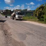 Reparos foram executados nas ruas da sede municipal, no acesso pela BR 101 e continuam na Rodovia João bebe água