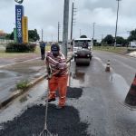 Reparos foram executados nas ruas da sede municipal, no acesso pela BR 101 e continuam na Rodovia João bebe água. Foto: DER