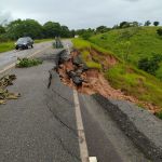 Sinalização é utilizada para evitar acidentes no local e equipe começará recuperação. Foto: DER