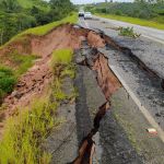 Sinalização é utilizada para evitar acidentes no local e equipe começará recuperação. Foto: DER