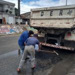 Reparos foram executados nas ruas da sede municipal, no acesso pela BR 101 e continuam na Rodovia João bebe água. Foto: Marcos Rodrigues.