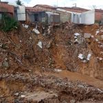 Cratera de 2.346 m² danificou 26 casas e sistema de rede de drenagem. Foto: Depec.