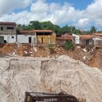 Cratera de 2.346 m² danificou 26 casas e sistema de rede de drenagem. Foto: Depec.