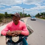José Santos Silva afirma que a pavimentação já melhorou muito a vida de quem trafega pelo trecho da rodovia. Foto: Marcos Rodrigues.