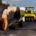 O governador visitou as obras da rodovia SE-100 Pirambu /Pacatuba, de parte da rodovia SE-240 que vai do Povoado Serra do Machado até o município de Moita Bonita. E ainda as obras da SE-179 que liga Pinhão a Simão Dias. Fotos: Arthuro Paganini.