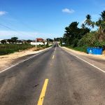 Drenagem superficial, instalação de placas e defensas metálicas são os últimos serviços a serem realizados. Foto: Carlos Giner