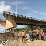Tráfego entre os dois municípios está sendo permitido apenas para veículos de pequeno porte. Fotos: Depec.