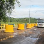 Veículos de pequeno porte com velocidade máxima de 30km/h estão liberados para trafegarem pela ponte. Foto: Marcos Rodrigues/ASN.
