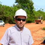 Segundo Antônio Bruno Aragão, engenheiro da Sedurbi responsável pela obra, os serviços estão na fase de terraplanagem | Foto: Marcos Rodrigues