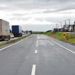 Moradores do Povoado Pedra Branca aguardam com ansiedade a liberação de 6 km da duplicação da via | Foto: Erick O'Hara