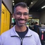 O personal André Santana precisa se deslocar diariamente de um bairro para o outro para atender seus alunos e em horários de pico, tem sofrido com a intensidade do trânsito na ponte Godofredo Diniz / Foto: César de Oliveira