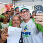 Boa parte dos pedidos de pavimentação parte da própria população, durante as edições do 'Sergipe é aqui' | Foto: Arthur Soares