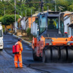 As 24 ruas do conjunto Fernando França serão entregues asfaltadas em, no máximo, um mês | Foto: Arthuro Paganini