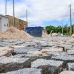 Em Boquim, é feita a pavimentação granítica de 5.400 metros quadrados do povoado Cabeça Dantas, 1.320 metros quadrados no povoado Jabuticaba, 3.500 metros quadrados no povoado Mangue Grande e 15.000 metros quadrados de asfalto no conjunto Cecília | Foto: Arthuro Paganini
